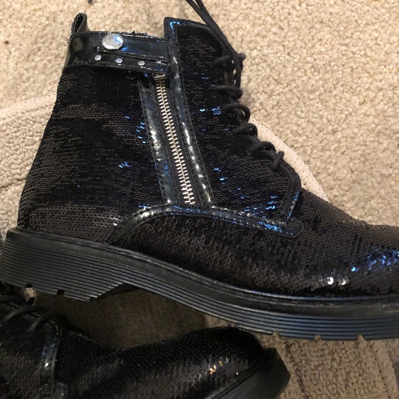 NWOT. Size 9 blinged women’s black boots! - Picture 1 of 3